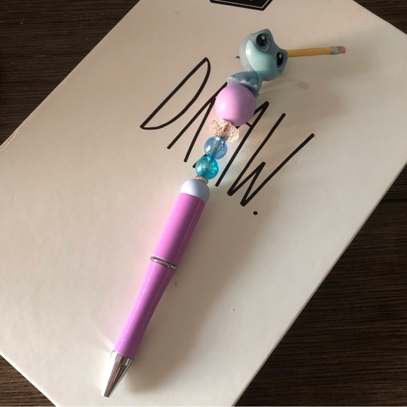 Disney Doorables: Frozen: Burni handmade beaded pen - Picture 2 of 3